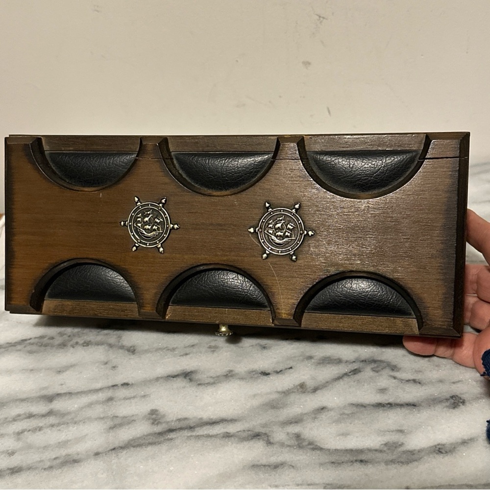 Wooden pirates chest jewelry Box sailboat/ sailboat wheel details - Picture 14 of 16